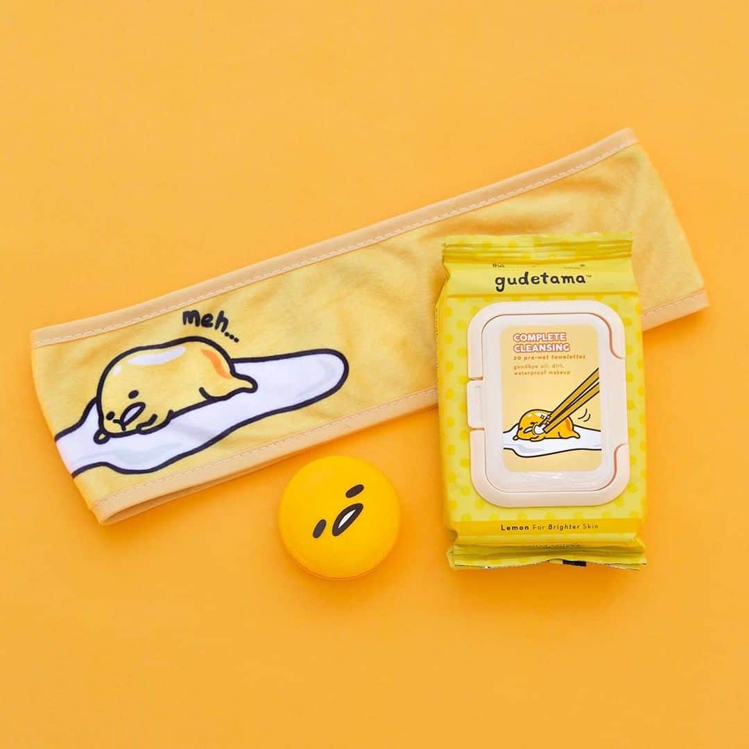 ぐでたまさんのインスタグラム写真 - (ぐでたまInstagram)「keep your skin looking gude with @thecremeshop x @hellokitty and friends collection ✨ available in @cvs_beauty stores... #gudetama #monthofmeh」5月30日 5時30分 - gudetama