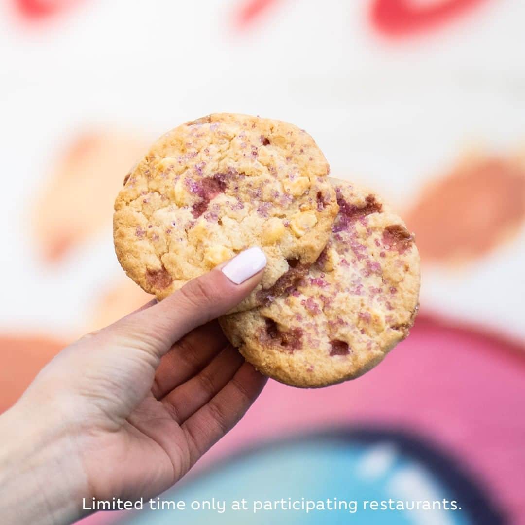 Official Subwayさんのインスタグラム写真 - (Official SubwayInstagram)「If you haven’t tried our Raspberry Lemonade cookie yet, now’s your chance! Get them before they go.」5月30日 5時30分 - subway