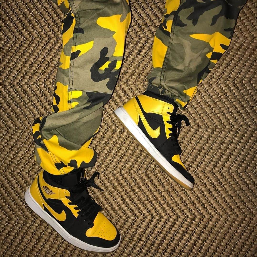 ロスコさんのインスタグラム写真 - (ロスコInstagram)「Buzz Buzz 🐝🐝 (Pic Cred @svarioski_kristallmeth) #8875 #camo #camopants #rothcocamo」5月30日 5時36分 - rothco_brand