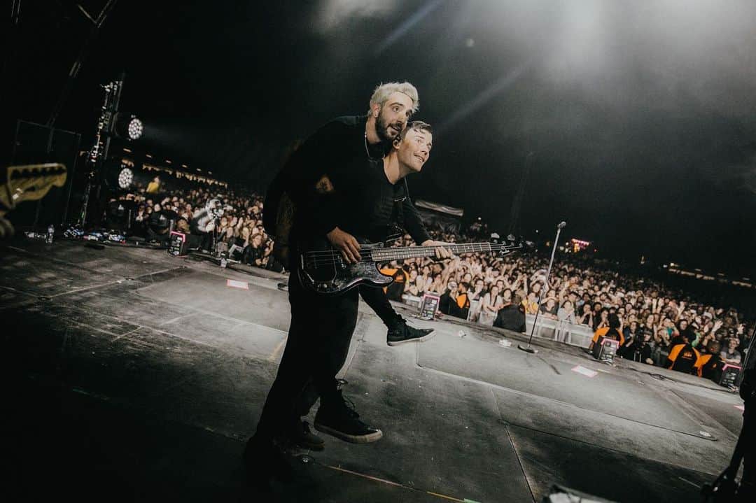 All Time Lowさんのインスタグラム写真 - (All Time LowInstagram)「Thank you for an incredible weekend @slamdunkmusic! 📸: @ashleyosborn」5月30日 5時51分 - alltimelow