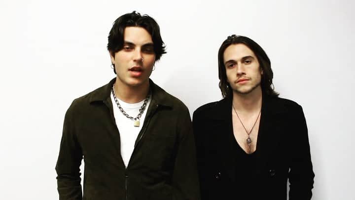 サミュエル・ラーセンのインスタグラム：「@nextcityband . . Link In Bio! Advanced preview of “Tell Me” music video for all pledgers today & tomorrow!  Pledge today or tomorrow, and get an advanced preview of our “Tell Me” music video on Thursday at 9am PDT, before it’s official release on Friday🌌🌌🌌」