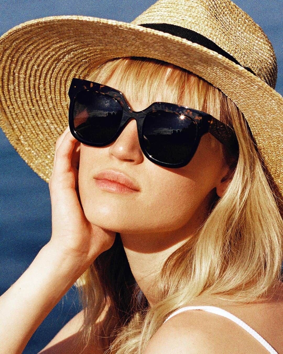Meganさんのインスタグラム写真 - (MeganInstagram)「Zanzan GILOT sunglasses. Our best-selling oversized square acetate frames. Handmade in Italy. Photo by @nastyagerak ⠀ ⠀ #eyewear #sunnies #サングラス #선글라스 #lunettes #occhiali」5月30日 6時00分 - zanzan_domus