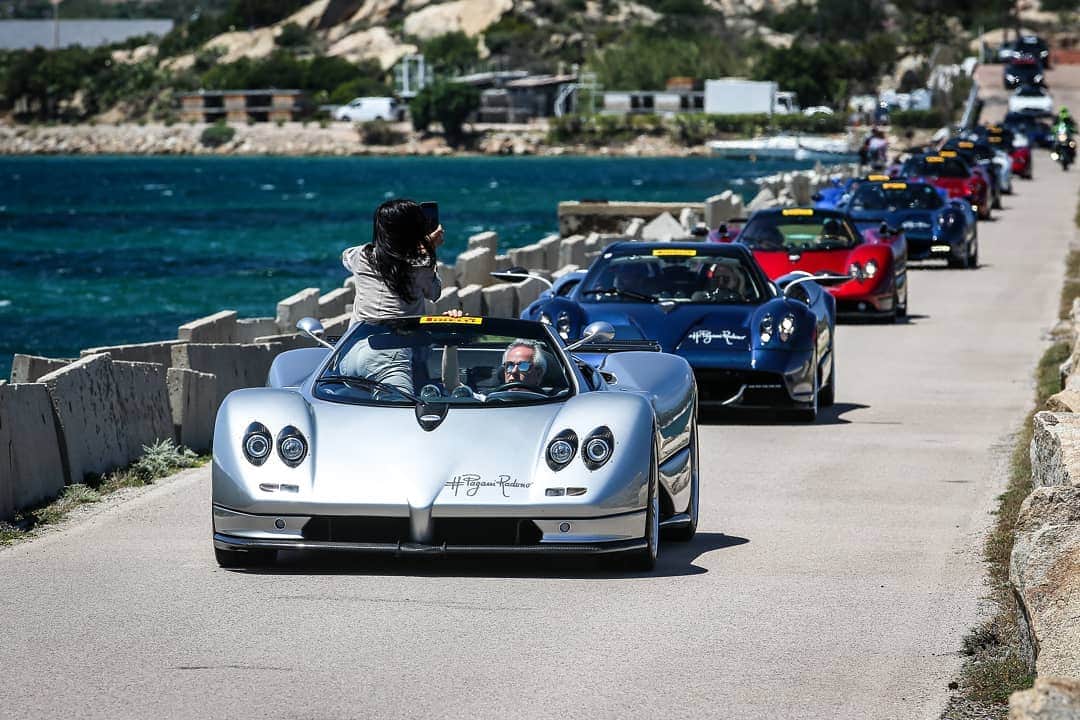 パガーニ・アウトモビリのインスタグラム：「Ladies and gentlemen, welcome to the #paganiraduno - The Vanishing Point 2019.  The event with the highest number of Pagani cars ever. More to come.  #pagani #zonda #huayra」