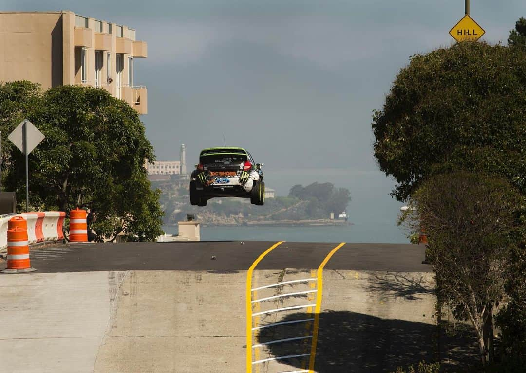 ケン・ブロックさんのインスタグラム写真 - (ケン・ブロックInstagram)「Anyone remember which Gymkhana video this shot is from? Guesses? For tomorrow’s episode on my YouTube channel, we’re answering YOUR questions (from comments on my last episode) about my absolute biggest Gymkhana video to-date. Make sure to go subscribe (youtube.com/KenBlockHHIC) so you don’t miss it. 📸 @blabacphoto  #theanswerisGymkhanaFIVEbtw #SanFrancisco #FordFiestaHFHV」5月30日 5時56分 - kblock43