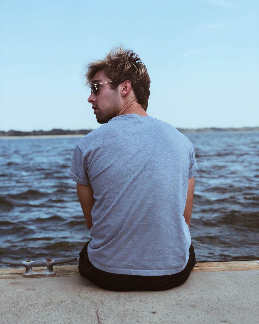 オースティン・ノースのインスタグラム：「just sittin' on the dock of the bay」