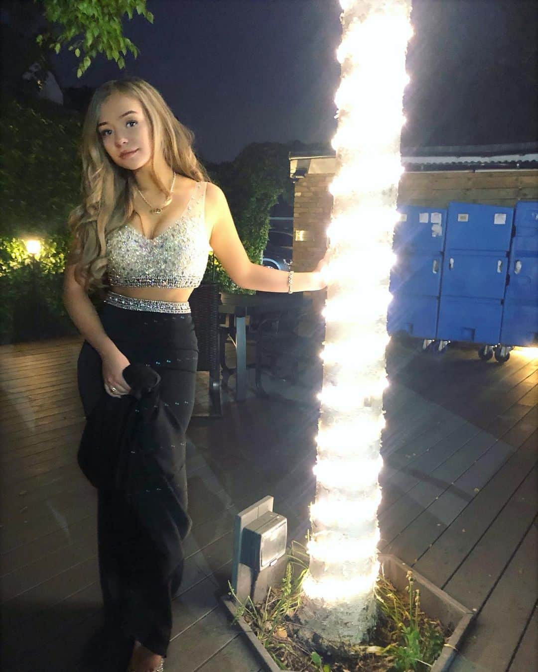 コニー・タルボットのインスタグラム：「Miss being all dressed up 💔」