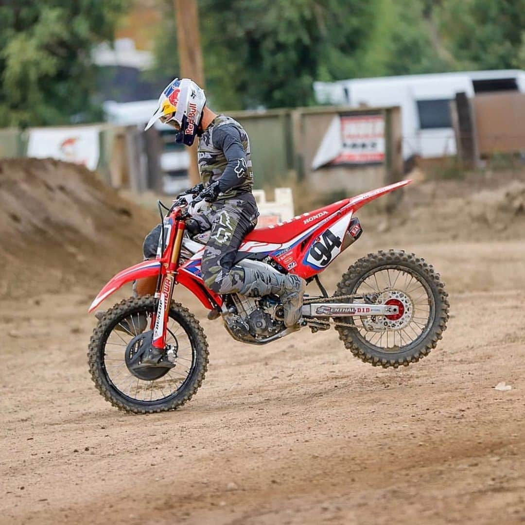 ケン・ロックゼンさんのインスタグラム写真 - (ケン・ロックゼンInstagram)「How to properly set a start hook. 📸 @zoidphotos」5月30日 6時43分 - kenroczen94