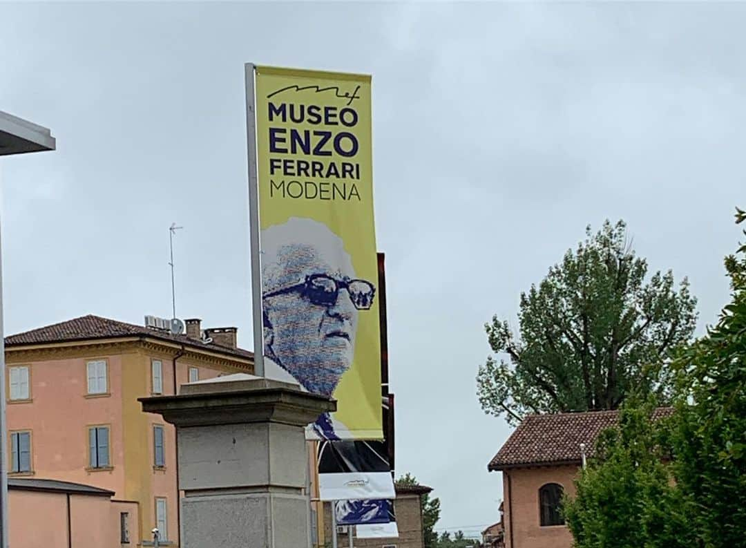 ロブ・ディアデックさんのインスタグラム写真 - (ロブ・ディアデックInstagram)「Dream come true to be out in Italy for the world premier of @Ferrari’s latest masterpiece. Had a chance to check out the Enzo Ferrari Museum ahead of the event and now have that much more appreciation for the man. Enzo is a true Do or Dier visionary who built one of the greatest brands the world has ever known. It was amazing to feel the history of the brand here, as well as see the new SP1 up close!」5月29日 21時50分 - robdyrdek