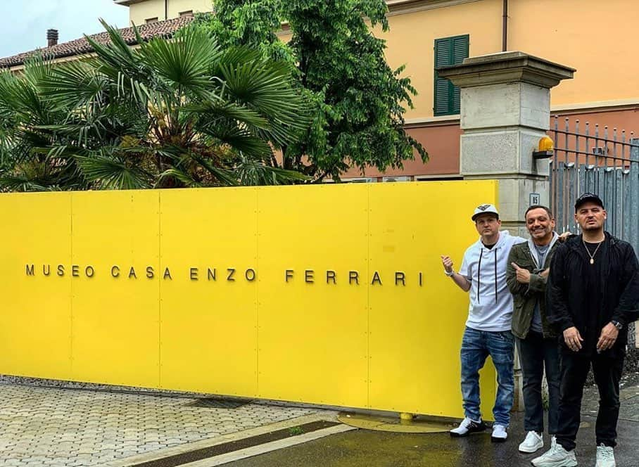 ロブ・ディアデックさんのインスタグラム写真 - (ロブ・ディアデックInstagram)「Dream come true to be out in Italy for the world premier of @Ferrari’s latest masterpiece. Had a chance to check out the Enzo Ferrari Museum ahead of the event and now have that much more appreciation for the man. Enzo is a true Do or Dier visionary who built one of the greatest brands the world has ever known. It was amazing to feel the history of the brand here, as well as see the new SP1 up close!」5月29日 21時50分 - robdyrdek