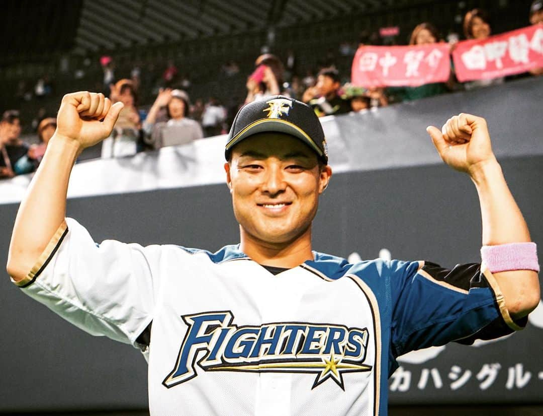 北海道日本ハムファイターズさんのインスタグラム写真 - (北海道日本ハムファイターズInstagram)「せーーのっ！！📣 #lovefighters #飛び出せ新時代 #田中賢介 #さすがの一発 #逆転ホームラン #最高な秋を」5月29日 21時43分 - fighters_official