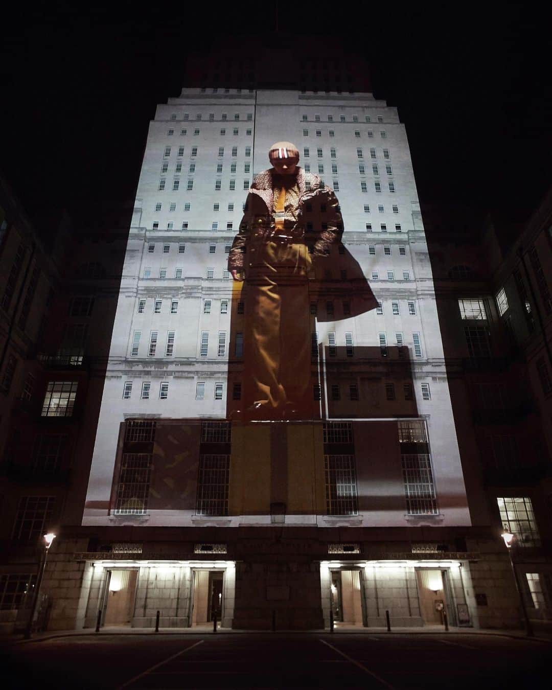 Burberryさんのインスタグラム写真 - (BurberryInstagram)「@GigiHadid wears the new Monogram collection, dramatically projected onto Senate House in London . A showcase of our Monogram campaign, shot by #NickKnight . #ThomasBurberryMonogram #TBRT #BurberryGeneration」5月29日 21時44分 - burberry