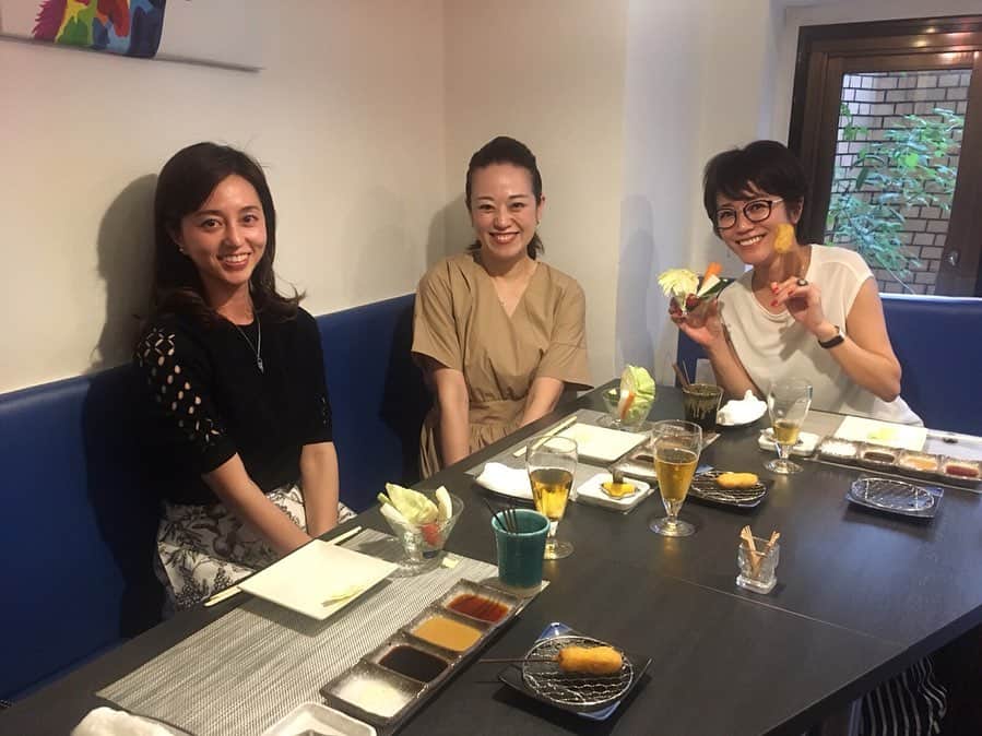沢瀉美緒さんのインスタグラム写真 - (沢瀉美緒Instagram)「※ With besties 👯 . . 今回は親友達とのディナーも 楽しめました💛 . 私のリクエストで串かつ✨ . 話に夢中で、お味…覚えてない🤔 . . #ぼんぼり #串かつぼんぼり #串かつ #ミオログ #親友 #beaties」5月29日 21時54分 - mio_omodaka