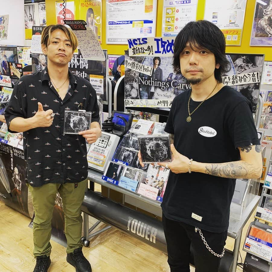 Nothing’s Carved In Stoneさんのインスタグラム写真 - (Nothing’s Carved In StoneInstagram)「【Relaese Day】﻿ 本日、ニューシングル「Beginning﻿」リリース日！﻿ 村松、生形でお店回り＆ラジオ出演でした。﻿ ﻿﻿ タワーレコード横浜ビブレ店様﻿﻿ タワーレコード渋谷店様﻿﻿ タワーレコード新宿店様﻿﻿ タワーレコード池袋店様﻿﻿ タワーレコード秋葉原店様﻿﻿ SHIBUYA TSUTAYA様﻿﻿ ﻿ InterFM897「Ready Steady George!!」﻿ ﻿﻿ いつもありがとうございます！﻿﻿ ﻿ #nothingscarvedinstone #ナッシングス #ncis #silversunrecords #beginning」5月29日 21時58分 - nothingscarvedinstone