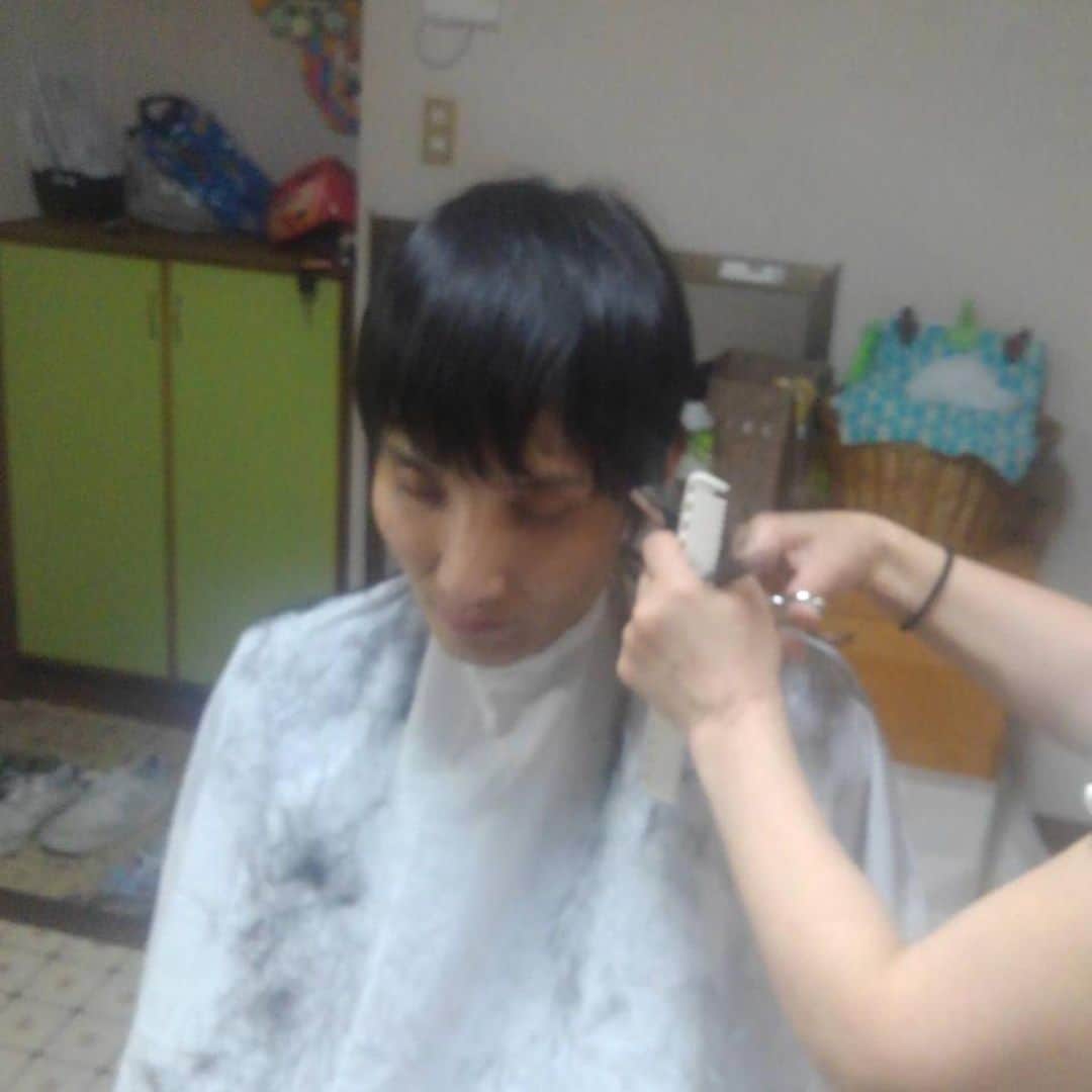 本坊元児さんのインスタグラム写真 - (本坊元児Instagram)「友達の奥さんのお母さんに髪切ってもらった 念願のGTO鬼塚の髪型にしてもらった #GTO #鬼塚英吉」5月29日 22時02分 - honbouganji