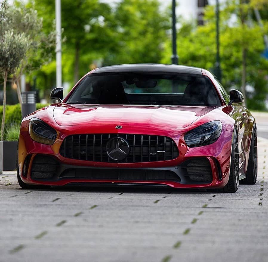 CARLiFESTYLEさんのインスタグラム写真 - (CARLiFESTYLEInstagram)「Slammed AMG GT R. 👍🏼or👎🏼? Photo by @srs_swissrichstreets #carlifestyle @zedsly」5月29日 22時10分 - carlifestyle