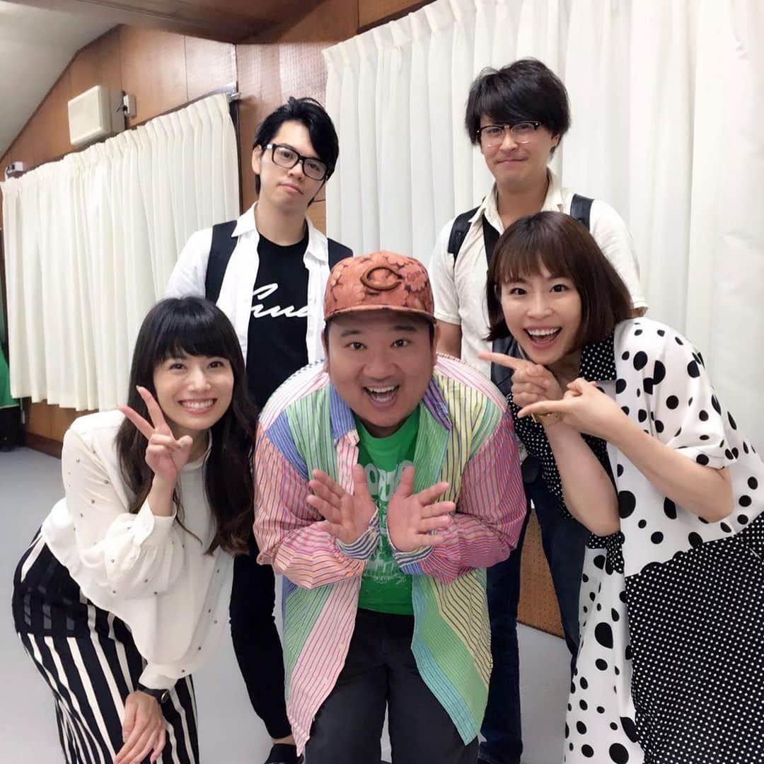 のインスタグラム：「「牡丹灯籠」のお稽古でした♩ なんだか示し合わしたように我さん以外みんなモノクロw 稽古後残っていた方々と♩ ガッツリ稽古はもう少し先からですが、雰囲気が何となく掴めて良かったです！！ 頑張ります💪 楽しみ！楽しみ！ チケット私までお気軽に♩  #牡丹灯籠」