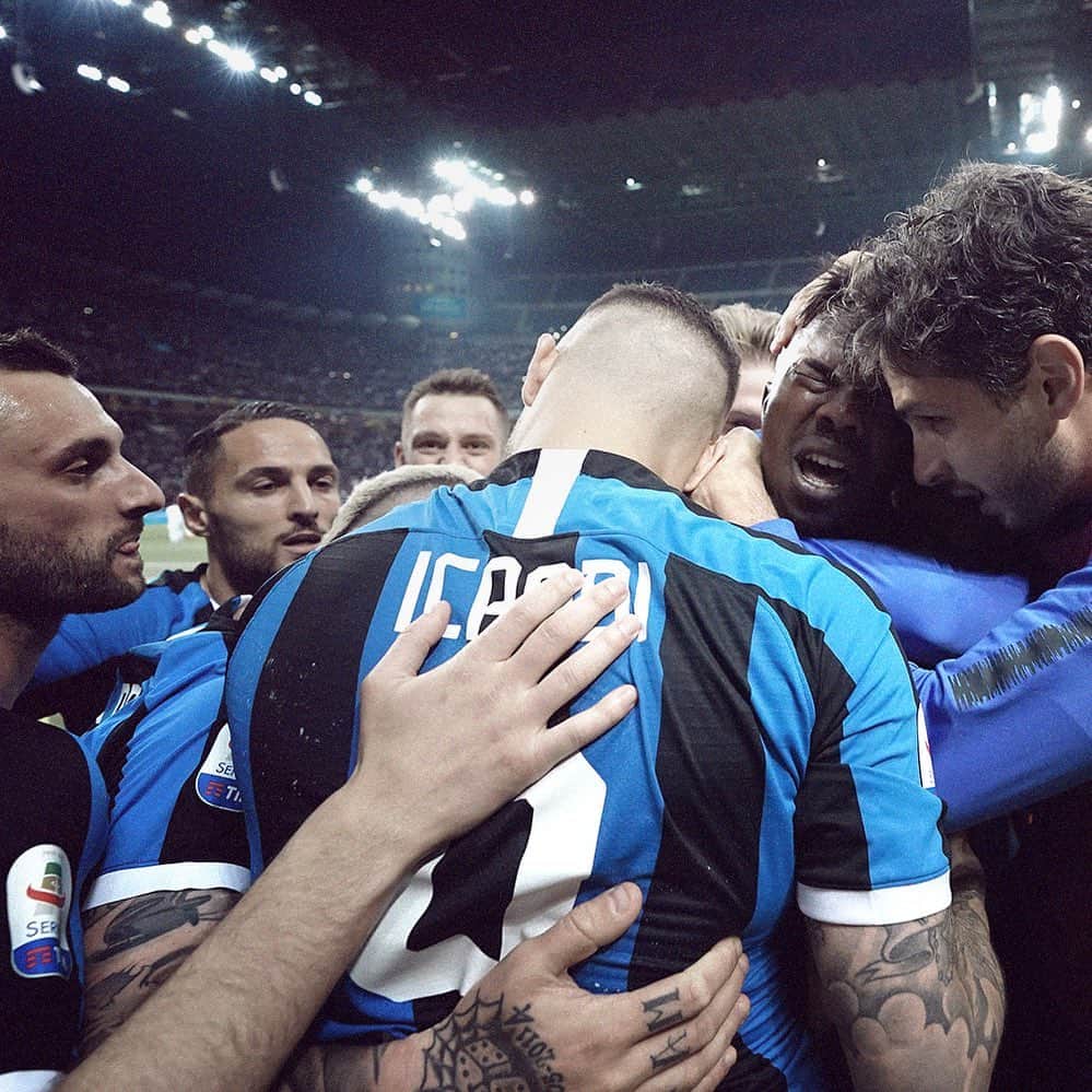 インテルナツィオナーレ・ミラノさんのインスタグラム写真 - (インテルナツィオナーレ・ミラノInstagram)「#INTEREMPOLI FEELINGS 🤗⚫️🔵 #Inter #ForzaInter #SerieA #Football #Celebration #Win #Team #Goal」5月29日 22時20分 - inter
