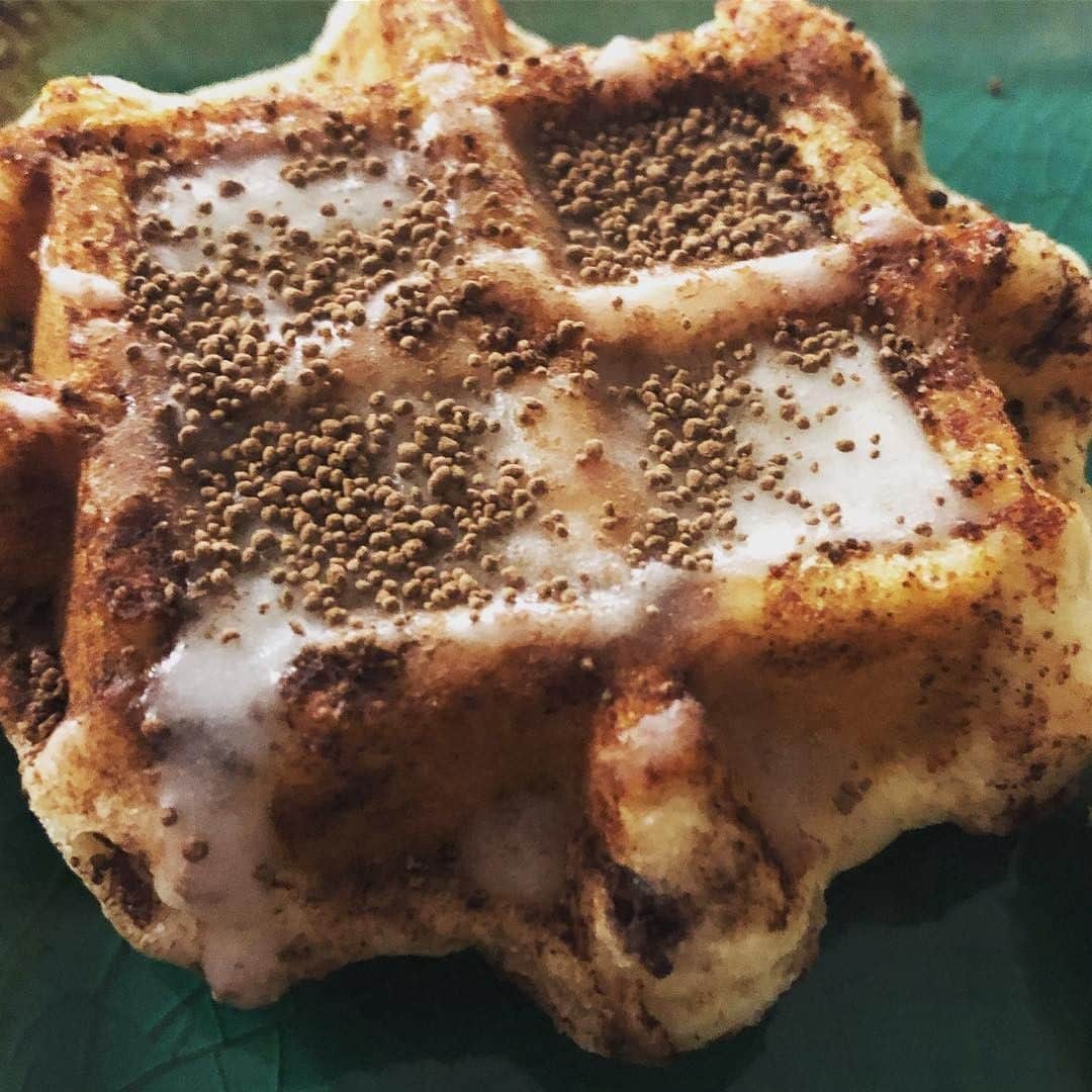 Flavorgod Seasoningsさんのインスタグラム写真 - (Flavorgod SeasoningsInstagram)「Waffle cinnamon rolls with @flavorgod chocolate donut seasoning⠀ -⠀ Customer : @foodsammpler⠀ -⠀ -⠀ #food #foodie #flavorgod #seasonings #glutenfree #keto #paleo #vegan #kosher #breakfast #lunch #dinner #yummy #delicious #foodporn #mealprep ⠀」5月29日 22時21分 - flavorgod