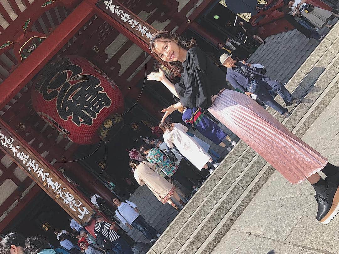 山下愛実（まなみるく）のインスタグラム：「浅草寺⛩  #東京#親友#東京観光#寺#雷門 #tokyo#instapic#instagood#followｍe」