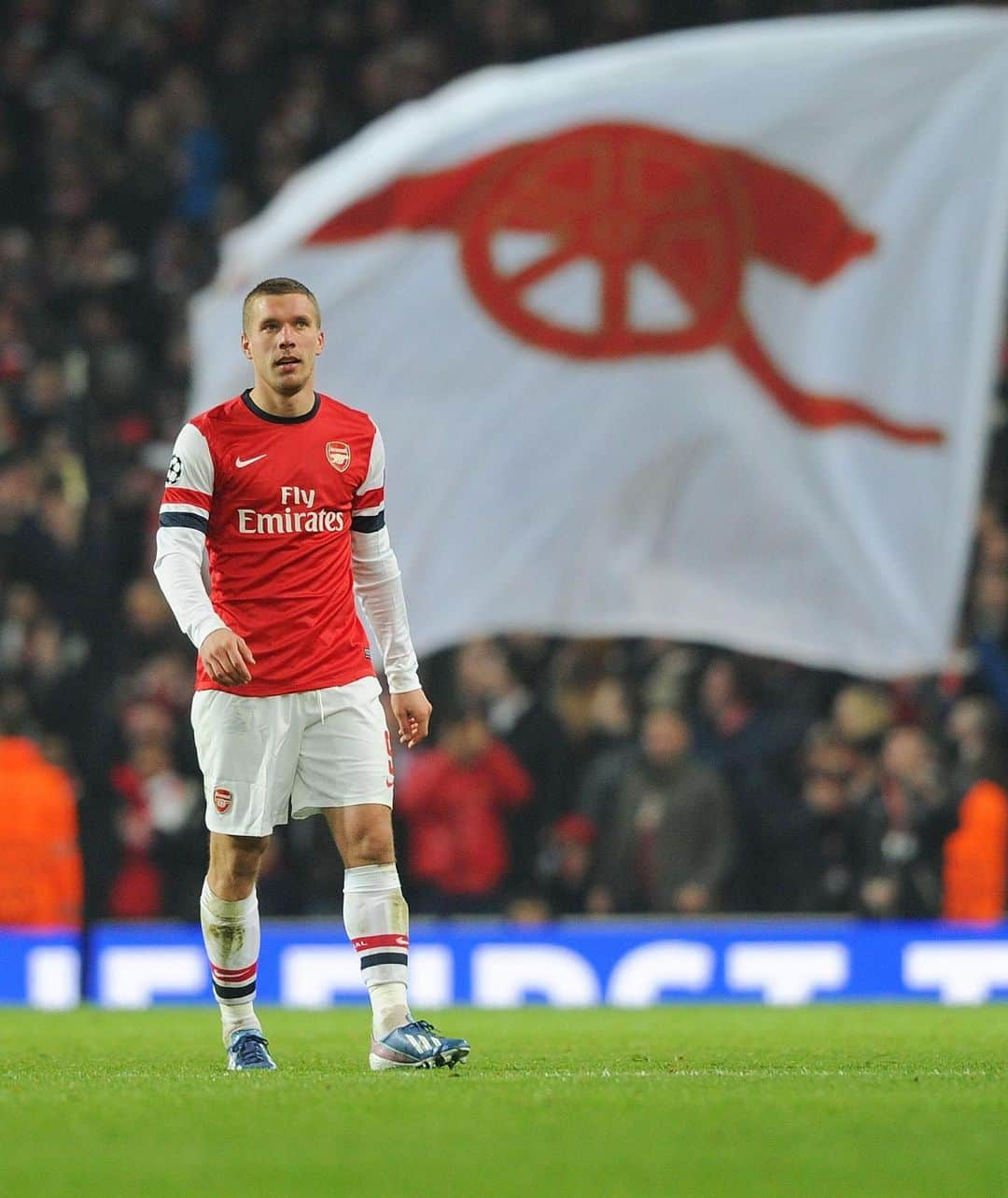 ルーカス・ポドルスキさんのインスタグラム写真 - (ルーカス・ポドルスキInstagram)「Come on Gunners! Let’s give everything tonight in Baku to win the Europa League ! You guys deserve it ! London is and will always be red 💪🏻👊🏻😉💣 #GunnerForLife #COYG #Poldi #Gunners 🔴⚪️」5月29日 22時29分 - lukaspodolski