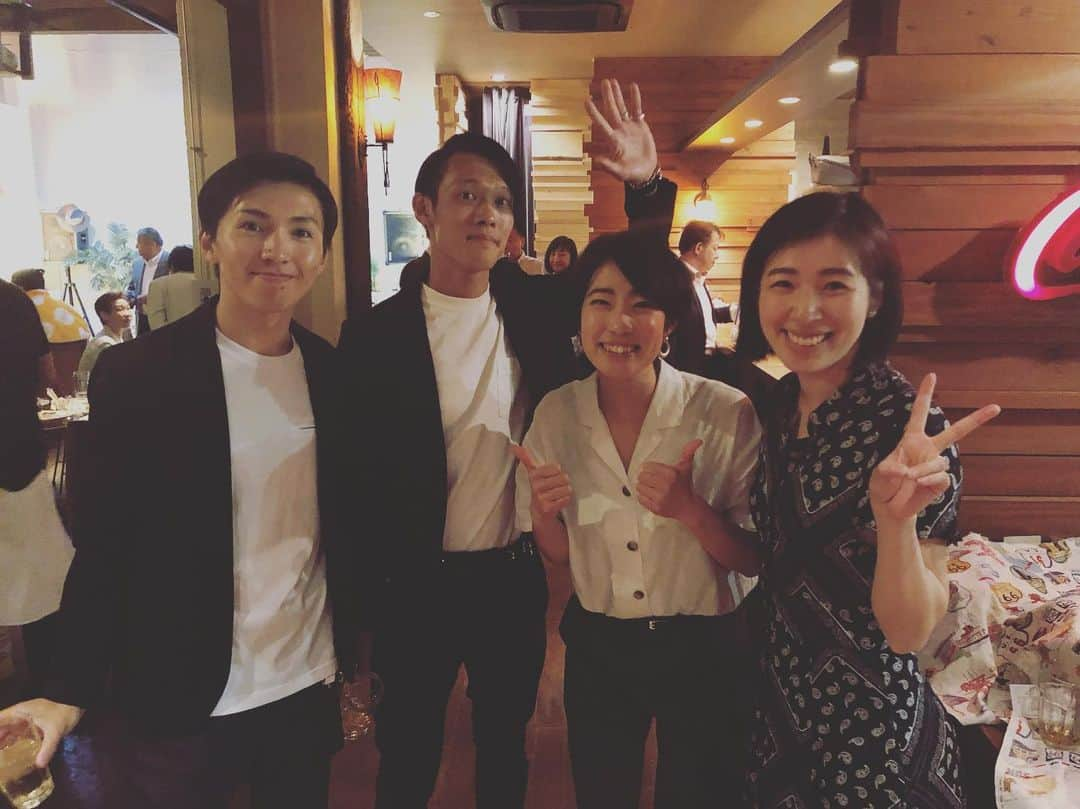 伊藤みきさんのインスタグラム写真 - (伊藤みきInstagram)「昨日は、#御嶽海を応援する会 という会に参加させていただきました😃 御嶽海関はもちろん、色んな方とお会いできて、お話できてとても楽しかったです。ありがとうございました😊  写真3枚目、スキージャンプの作山憲斗くん、顔似てるとよく言われますが、似てませんか？😂 4枚目は、ビンゴゲームで #謙太郎米 が当たって喜んでる私です😍」5月29日 22時30分 - itomikiitos