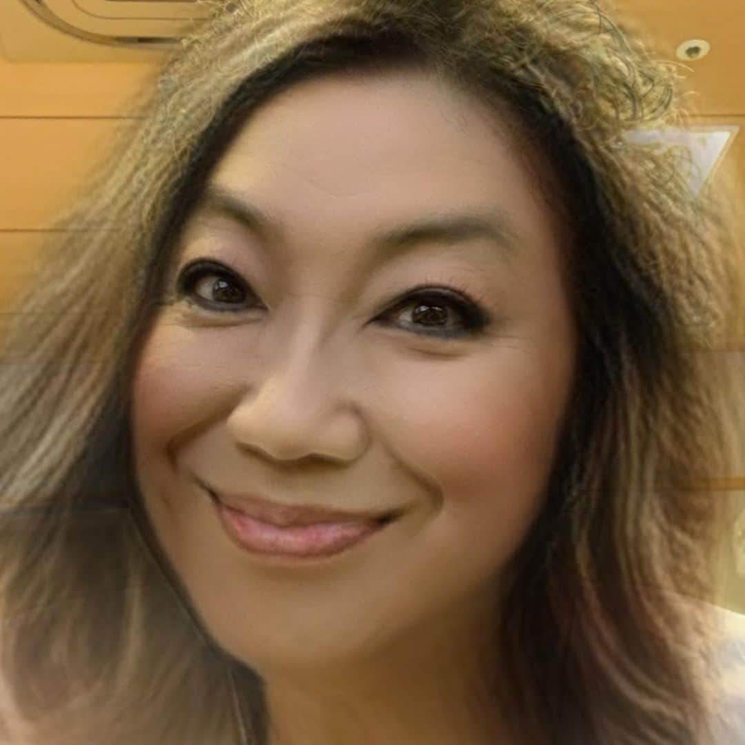 コロッケのインスタグラム：「お陰様で博多座無事に終わりました🤗㊗️ 武田鉄矢さんと一緒に水戸黄門のお芝居できた事が、一生の思い出になりました。毎日が夢のような時間でした。🙏😆 そして一緒に頑張ってくれた、他の出演者の方、劇場のスタッフの皆さん、本当に有難うございました😭😭😭 何よりも博多座に来て頂いたお客様ありがとうございました🙏😭😭😭 最近流行ってるのでこれを、出します〜 このアプリすごい〜（笑） 女性になったり、赤ちゃんになったり（笑） 今度博多座のを、アップしますね〜(整理中)」