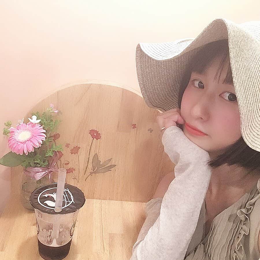 砂川陽香さんのインスタグラム写真 - (砂川陽香Instagram)「ㅤㅤㅤㅤㅤㅤㅤㅤㅤㅤㅤㅤㅤ ㅤㅤㅤㅤㅤㅤㅤㅤㅤㅤㅤㅤㅤ 友達に教えてもらった#タピオカ専門店 𓇽 #インスタ映え な店内で可愛い💕 今月の25日にオープンしたてで 本店は京都にあるみたい…✌︎ ㅤㅤㅤㅤㅤㅤㅤㅤㅤㅤㅤㅤㅤ タピオカ好きなぬっちゃんがほとんど飲んでた（笑） 土地柄なのか他のお店より安価な気がした＼(^o^)／ ㅤㅤㅤㅤㅤㅤㅤㅤㅤㅤㅤㅤㅤ ㅤㅤㅤㅤㅤㅤㅤㅤㅤㅤㅤㅤㅤ #高円寺タピオカ #高円寺 #koenji #タピオカ #タピ活 #麦わら帽子 #日焼け対策 #抹茶ミルクティー #麗茶亭 #reichatei #マタニティ #マタニティライフ #高円寺カフェ #カフェ活 #子連れカフェ #タピオカミルクティー #6月出産予定 #mamagirl #女の子ママ #babygirl #女の子ベビー #1y4m #映えスポット」5月29日 22時38分 - hirokattsunnnn