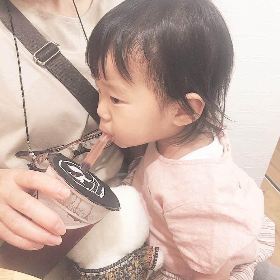 砂川陽香さんのインスタグラム写真 - (砂川陽香Instagram)「ㅤㅤㅤㅤㅤㅤㅤㅤㅤㅤㅤㅤㅤ ㅤㅤㅤㅤㅤㅤㅤㅤㅤㅤㅤㅤㅤ 友達に教えてもらった#タピオカ専門店 𓇽 #インスタ映え な店内で可愛い💕 今月の25日にオープンしたてで 本店は京都にあるみたい…✌︎ ㅤㅤㅤㅤㅤㅤㅤㅤㅤㅤㅤㅤㅤ タピオカ好きなぬっちゃんがほとんど飲んでた（笑） 土地柄なのか他のお店より安価な気がした＼(^o^)／ ㅤㅤㅤㅤㅤㅤㅤㅤㅤㅤㅤㅤㅤ ㅤㅤㅤㅤㅤㅤㅤㅤㅤㅤㅤㅤㅤ #高円寺タピオカ #高円寺 #koenji #タピオカ #タピ活 #麦わら帽子 #日焼け対策 #抹茶ミルクティー #麗茶亭 #reichatei #マタニティ #マタニティライフ #高円寺カフェ #カフェ活 #子連れカフェ #タピオカミルクティー #6月出産予定 #mamagirl #女の子ママ #babygirl #女の子ベビー #1y4m #映えスポット」5月29日 22時38分 - hirokattsunnnn