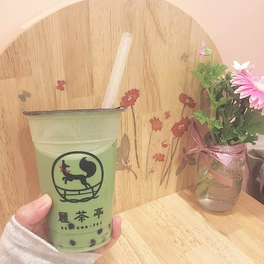 砂川陽香さんのインスタグラム写真 - (砂川陽香Instagram)「ㅤㅤㅤㅤㅤㅤㅤㅤㅤㅤㅤㅤㅤ ㅤㅤㅤㅤㅤㅤㅤㅤㅤㅤㅤㅤㅤ 友達に教えてもらった#タピオカ専門店 𓇽 #インスタ映え な店内で可愛い💕 今月の25日にオープンしたてで 本店は京都にあるみたい…✌︎ ㅤㅤㅤㅤㅤㅤㅤㅤㅤㅤㅤㅤㅤ タピオカ好きなぬっちゃんがほとんど飲んでた（笑） 土地柄なのか他のお店より安価な気がした＼(^o^)／ ㅤㅤㅤㅤㅤㅤㅤㅤㅤㅤㅤㅤㅤ ㅤㅤㅤㅤㅤㅤㅤㅤㅤㅤㅤㅤㅤ #高円寺タピオカ #高円寺 #koenji #タピオカ #タピ活 #麦わら帽子 #日焼け対策 #抹茶ミルクティー #麗茶亭 #reichatei #マタニティ #マタニティライフ #高円寺カフェ #カフェ活 #子連れカフェ #タピオカミルクティー #6月出産予定 #mamagirl #女の子ママ #babygirl #女の子ベビー #1y4m #映えスポット」5月29日 22時38分 - hirokattsunnnn