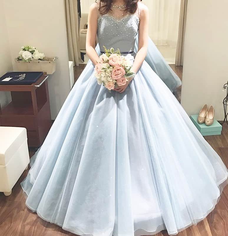 プレ花嫁の結婚式準備アプリ♡ -ウェディングニュースさんのインスタグラム写真 - (プレ花嫁の結婚式準備アプリ♡ -ウェディングニュースInstagram)「卒花嫁さんが試着したおしゃれなカラードレス5選👗フォト9枚💕 . . ➸➸➸➸➸➸➸💒➸➸➸➸➸➸➸ #式場迷子 & #指輪迷子 はご注目💕 . 5/28〜31の間に ウェディングニュースからフェア予約を行うと、抽選で #ディズニー のペアチケットが当たります🎁 . 詳しくは本日の @weddingnews_editor のストーリーの🔗をチェック✨ ➸➸➸➸➸➸➸➸➸➸➸➸➸➸➸➸ . . こちらのお写真は #卒花嫁 @k.wedding77 さんからリグラムさせていただきました🌟ありがとうございました😊✨ . . . 卒花嫁さんが試着したおしゃれで参考になる #カラードレス のご紹介です😊💓 . カバーはふわふわ💓ラベンダーカラーが可愛い #ドレス 💜 . 大人気ドレスブランド #キヨコハタ のドレスで、ラベンダーとライトブルーの組み合わせがとても可愛いですよね😍 . アシンメトリーなデザインでシンプルなチュールスカートとボリュームのあるフリルが華やかで魅力的な1着です💕 . 女の子らしさ満点の可愛いカラードレスは多くの花嫁さんの心を掴むこと間違いなしです💕 . 他のドレスもとても素敵なのでぜひスワイプ👉🏻してチェックしてみてくださいね✨ . . . . . ＼📷投稿お待ちしています／ . 花嫁はもちろん、業者さんも大歓迎✨ アナタのお写真をご紹介してもOKという方は、ぜひ #ウェディングニュース にお写真を投稿してください💕 . . ⬇︎関連アカウント⬇︎ . 💒式場検索 【 @weddingnews_concierge 】 👰マイレポ花嫁 【 @weddingnews_brides 】 . . その他、編集部からの連絡専用 @weddingnews_contact や、スタッフ個人の連絡用として @WN_xxxx（xxxは個人名）があります💕 . ………………………………………… ❤️WeddingNewsとは？ . 花嫁のリアルな”声”から生まれた 花嫁支持率No1✨スマホアプリです📱💕 . . 🌸知りたい… #結婚式準備 に役立つ記事を毎日150件配信中♩ . 🌸見たい… インスタの #ウェディング 系投稿TOP100が毎日チェックできる＊IG画像の複数ワード検索も可♩ . 🌸叶えたい… #結婚式 関連の予約サイトが大集合♩ . 🌸伝えたい… 自分の結婚式レポ『マイレポ』が簡単に作れる♩卒花嫁のレポが読める♩ . . @weddingnews_editor のURLからDLしてね✨ . . . #プレ花嫁 #結婚  #花嫁  #ウエディング #二次会ドレス #チュールドレス #プリンセスライン #プレ花嫁さんと繋がりたい  #ドレス試着レポ #ワンピース #ドレス迷子 #ドレス試着 #ドレス選び #ゆめかわいい #ウエディングドレス #2019冬婚 #2020春婚 #ウェディングドレス」5月29日 22時40分 - weddingnews_editor
