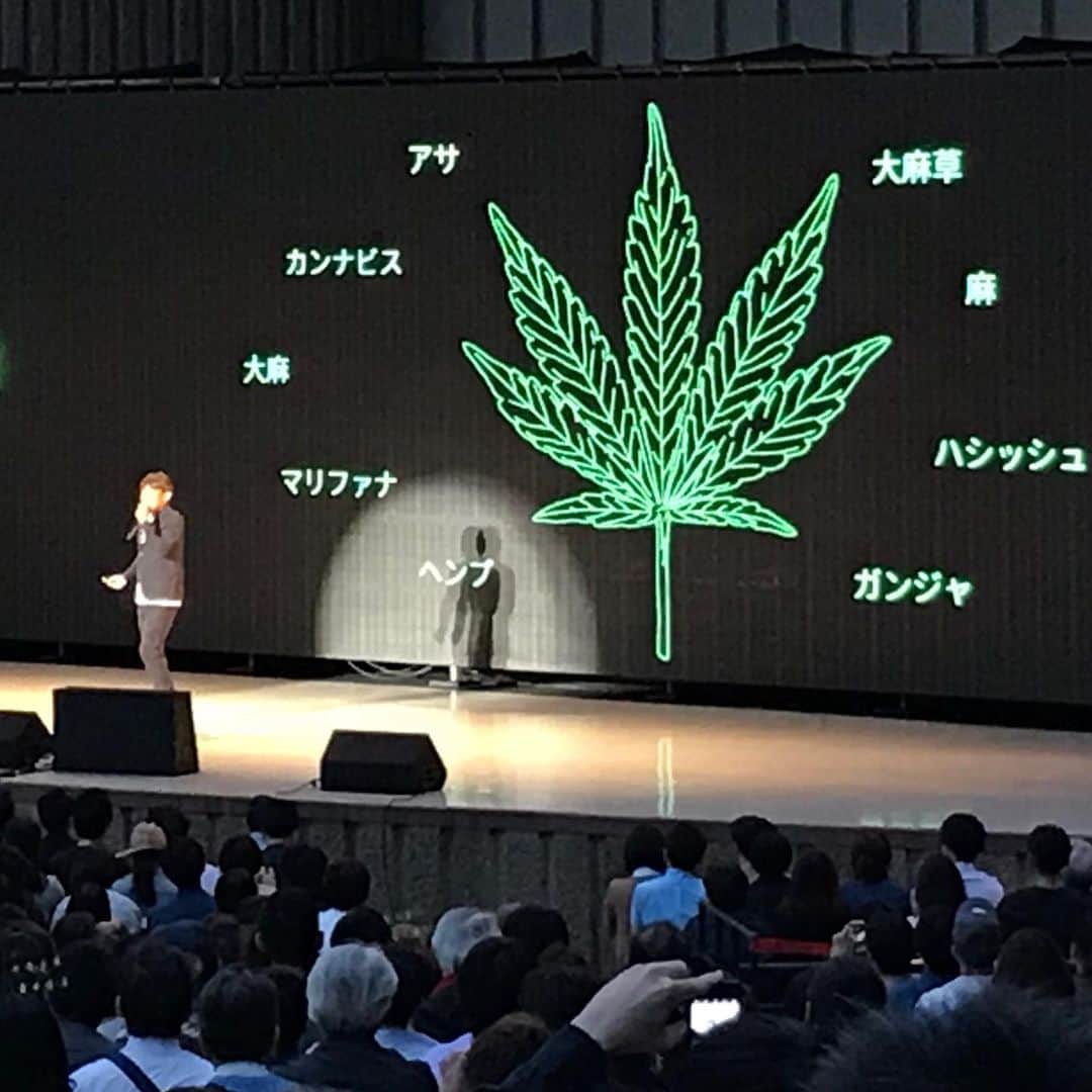 小谷あゆみさんのインスタグラム写真 - (小谷あゆみInstagram)「#グリーンラッシュ の勉強をしに行ってきました 高城剛さんのトークライブ #greenrush #カンナビス #まず知ることから #第1次情報 #リーガルかイリーガルか #プレゼン勉強になりました #3000人日比谷野外音楽堂 #1年に24作」5月29日 22時53分 - vegeanaayu