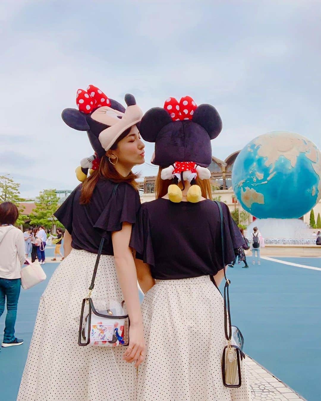 成瀬心美さんのインスタグラム写真 - (成瀬心美Instagram)「❤️ . . 今日は2人で Tokyo DisneySeaへ☺️ . . 私が絶叫乗れないものだから たーーーくさん 写真撮ったんだあ！！ . いっぱい載せてくから 是非見てね😘 . . #disneysea #tokyo #twins #love #ミニー #codenate #disneycode」5月29日 22時56分 - coco3ndazo