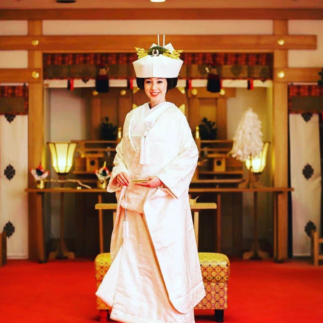 のインスタグラム：「フラッグスの中には 神前挙式ができる「春日殿」がございます！ 前撮りでも利用できますので✨ 日本人らしい挙式をフラッグスで！ #神前挙式 #春日殿 #白無垢 #和婚 #披露宴 #wedding #1日1組貸切 #日本中のプレ花嫁さんと繋がりたい #佐世保花嫁 #プレ花嫁 #佐世保結婚式」