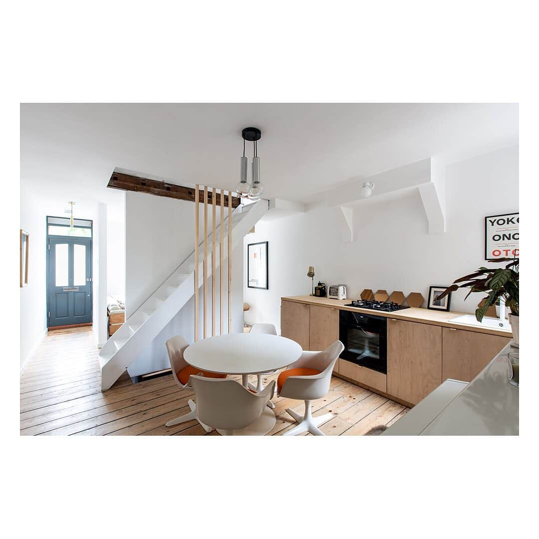 The Modern Houseさんのインスタグラム写真 - (The Modern HouseInstagram)「Clean Lines: a beautifully restored home in Faversham, Kent. Click the link in our bio to view more.  #renovation #kent #cleanlines」5月29日 23時04分 - themodernhouse