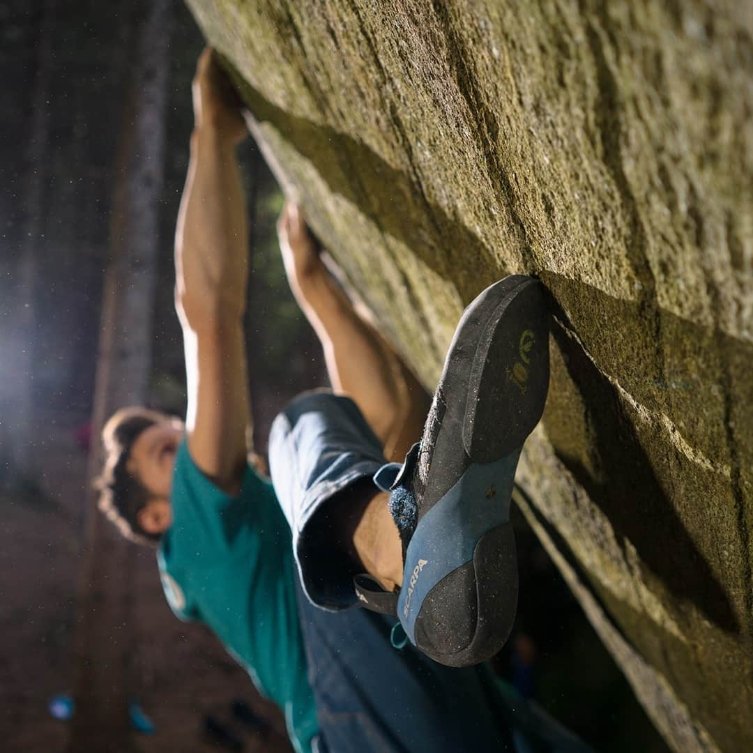 ビブラムさんのインスタグラム写真 - (ビブラムInstagram)「Here is @kruderjernej from Slovenia 🇸🇮 : best known for being one of the world‘s very best bouldering competitors, he is a great rock climber too. Jernej also developed a special passion for Deep Water Soloing: climbing 30 meter cliffs above the ocean... Discover more on our link in bio! #ClimbingTeamVibram」5月29日 23時06分 - vibram