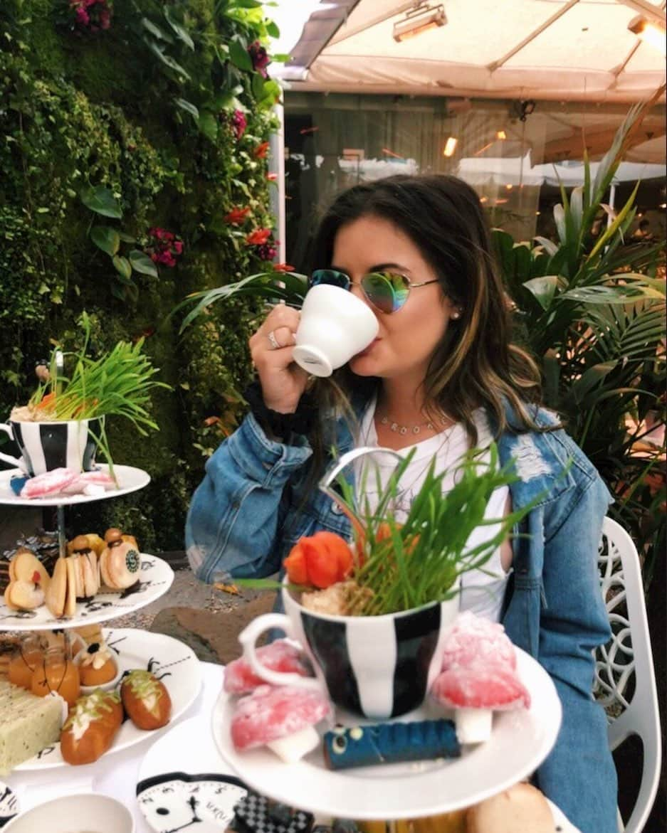 Brooke Marie Hylandさんのインスタグラム写真 - (Brooke Marie HylandInstagram)「Sippin on a cup of positiviTEA ☕️」5月29日 23時06分 - brookehyland