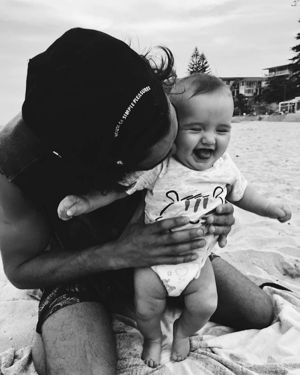マーロン・テシェイラのインスタグラム：「—- “Your smile is my best smile.” 😄❤️😃 #SmilesForFree —- “O seu sorriso é o meu melhor sorriso.” 😄❤️😃 —- 🎩...Peace&Light...♻️ —- #DeLaLune #YouSmile #ISmile #MissYou #BestMemories #GoodVibesOnly」
