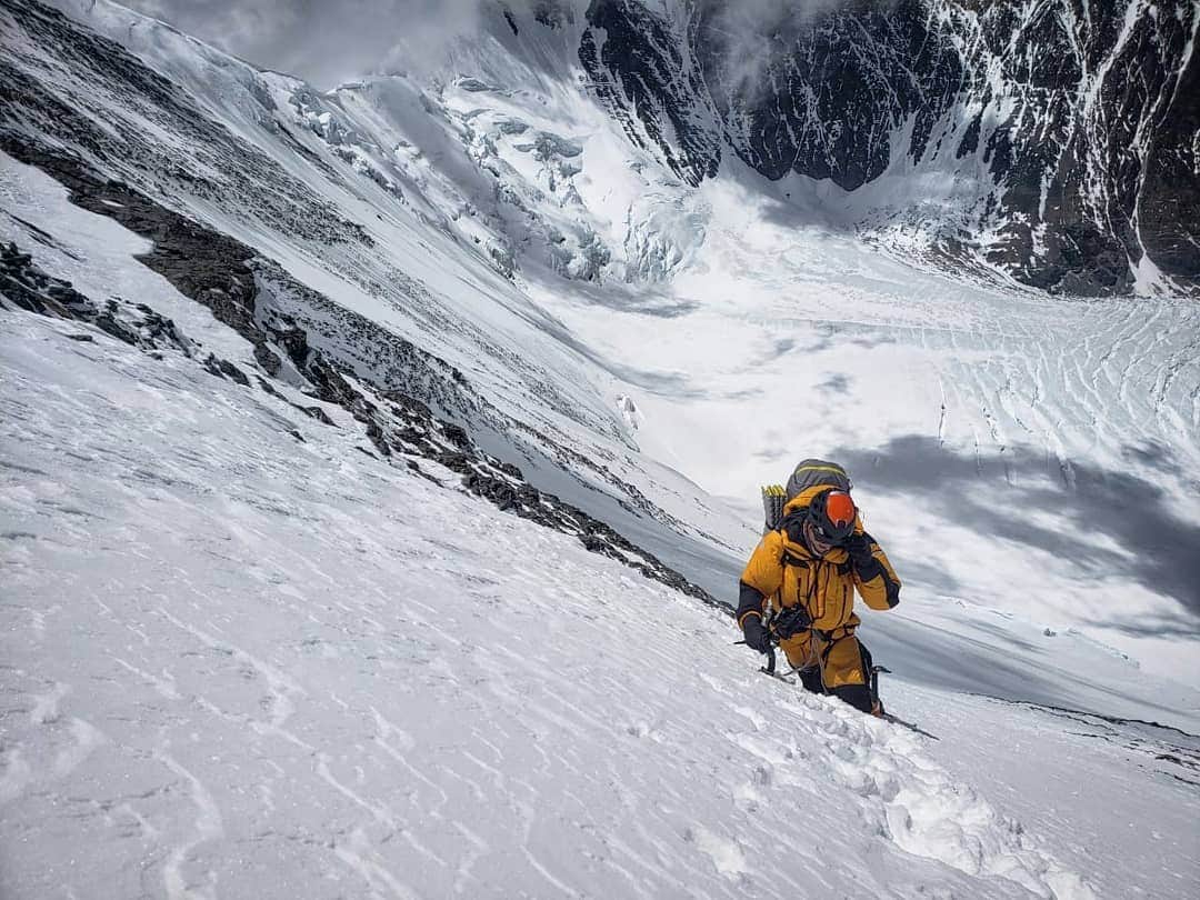 Cory Richardsさんのインスタグラム写真 - (Cory RichardsInstagram)「Photo @estebantopomena Day two breaking trail at 24,000 ft. during our attempt on a new route on the NE Face of Everest.  No lines. No overcrowding. No stepping over dead bodies...which is all we seem to hear about. This mountain is a humbling place and so easily underestimated and misunderstood. Grateful to be able to try again next year.」5月29日 23時22分 - coryrichards