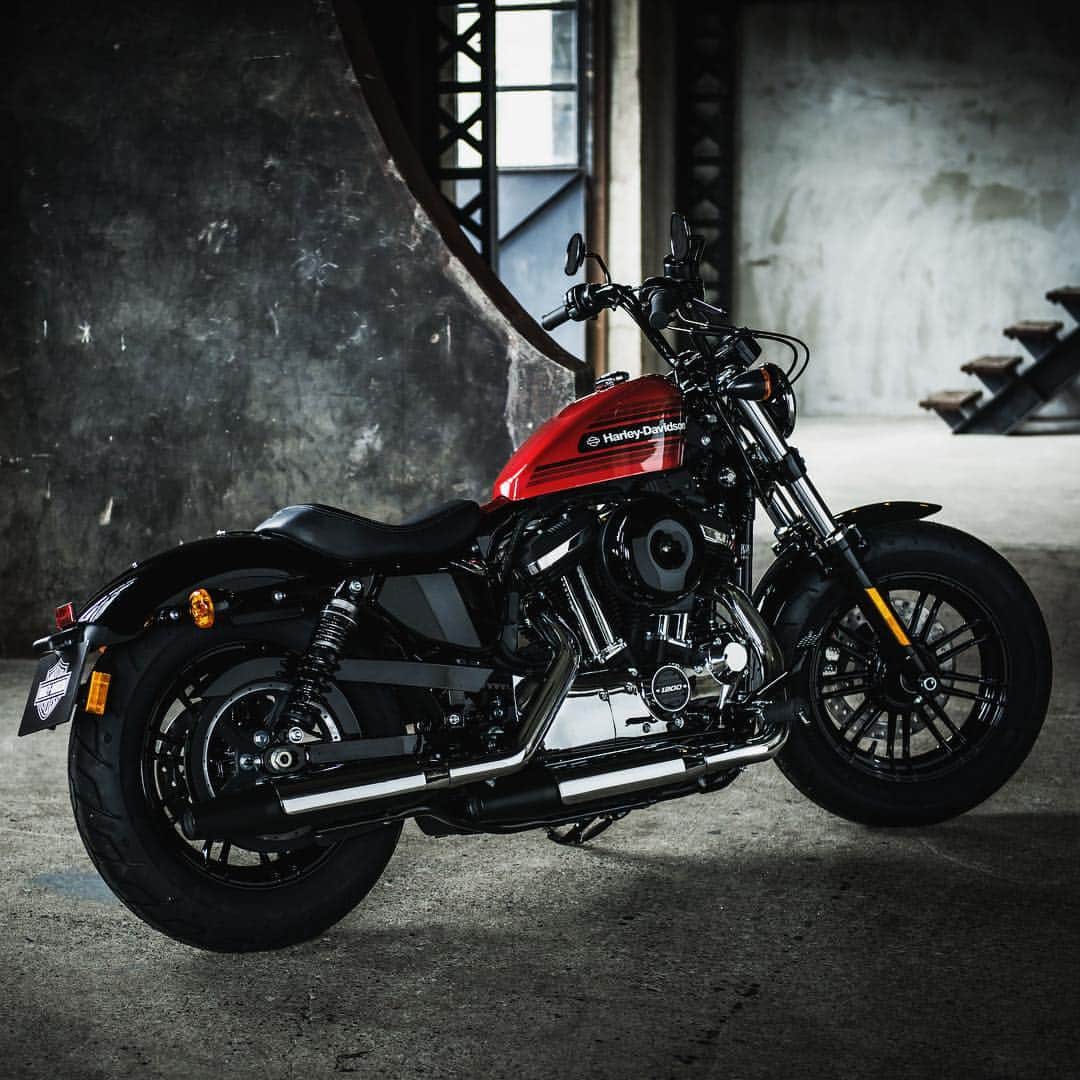 Harley-Davidson Japanさんのインスタグラム写真 - (Harley-Davidson JapanInstagram)「Do Well. #ハーレー #harley #ハーレーダビッドソン #harleydavidson #バイク #bike #オートバイ #motorcycle #フォーティーエイトスペシャル #fortyeightspecial #48special #xl1200xs #スポーツスター #sportster #アーバン #urban #オールドスクール #oldschool #光 #light #影 #shadow #インドア #indoor #情景 #scene #2019 #自由 #freedom」5月29日 23時36分 - harleydavidsonjapan
