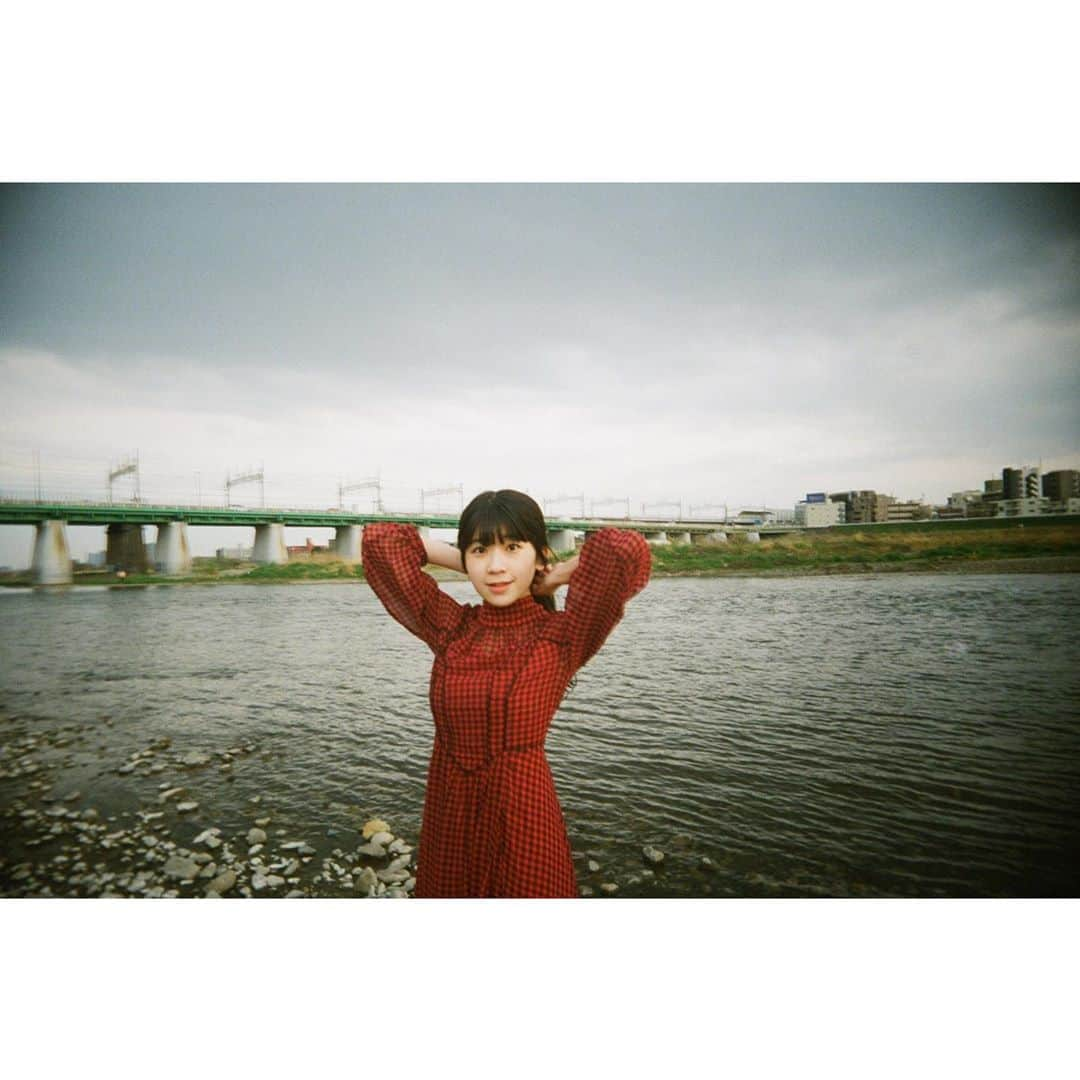 manaka（福本まなか）さんのインスタグラム写真 - (manaka（福本まなか）Instagram)「ㅤㅤ 本日発売「君に届くまで」 沢山の方に届きますように🌹」5月29日 23時32分 - knm.a0