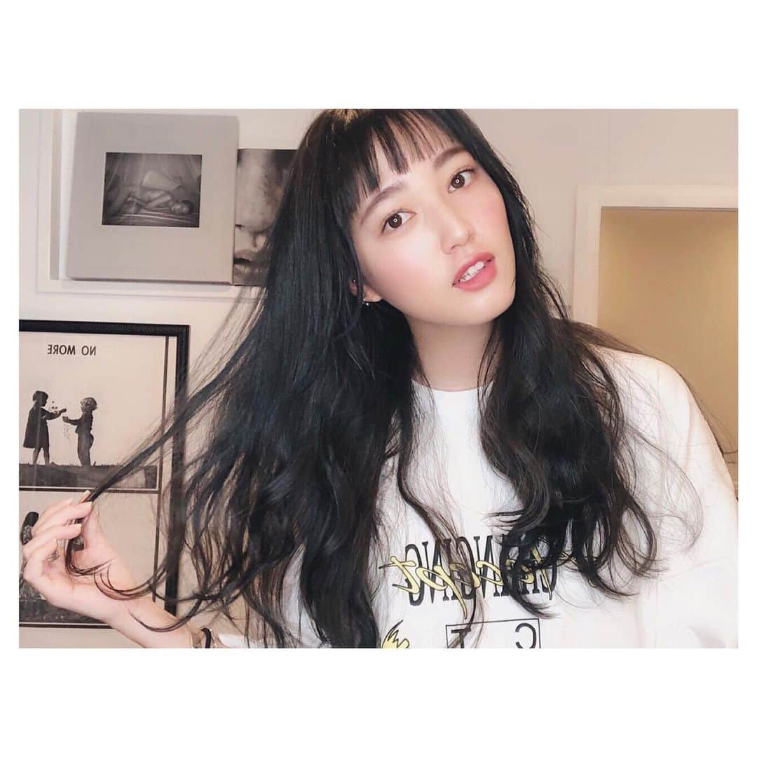 前原穂高のインスタグラム：「阿島ゆめちゃん(@yume_ajima )の 前髪カット、あざと毛カット動画🎞 あざと毛作った人から 再リクエストが多くて嬉しい！！ カラーはいつものように#ビターネイビー です😍 前髪がすんごい伸びてたから今回バッサリでした👍 ㅤㅤㅤ #あざと毛 #ヘア #ヘアカラー #ヘアアレンジ #ヘアスタイル #ヘアメイク #ヘアセット #アレンジ #スタイリング #ほだかっと #ほだからー #ヘアサロン #サロン #美容室 #hair #hairstyle #haircolor #モデル @vvvvvvioletttttt  @vvvvvviolet_nagoya  #美容室violet」