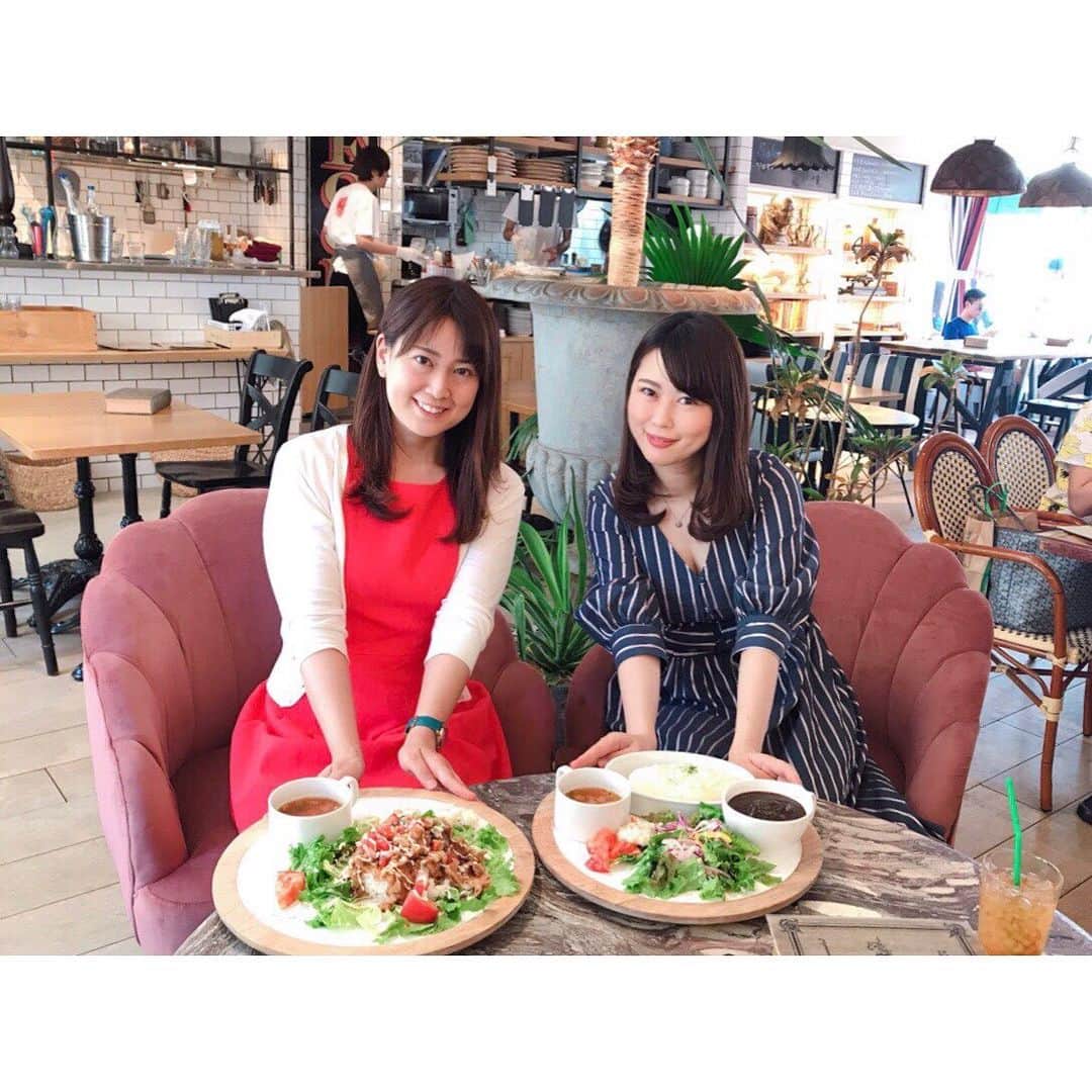 安蒜幸紀さんのインスタグラム写真 - (安蒜幸紀Instagram)「. 群馬テレビ時代の後輩 矢田優季アナウンサーが遊びに来てくれました☺️ . 矢田ちゃんと隣の席で 仕事をしていたのが懐かしい🌸 . 久しぶりの再会だったけど 髪がロングになっていて お姉さんな雰囲気に💇‍♀️✨ . この日は前から気になってたお店へ🍽 白いオムライスが食べたかったんです♡ 普通の黄色いオムライスよりも 卵が甘みがある気がする🥴🍳 . 竹下通りから少し入った所で 静かな雰囲気なので居心地も良く ついつい長居しちゃいました☻❁ . そして積もる話がありすぎて 2軒目に向かうのでした...😂🧡 . #東京#原宿#表参道#竹下通り#ソロモンズアネックス#オムレツ#オムライス#ランチ#女子会#群馬#群馬テレビ#群テレ#アナウンサー#フリーアナウンサー#tokyo#harajyuku#solomonsannex#lunch#food」5月29日 23時48分 - ambirusaki