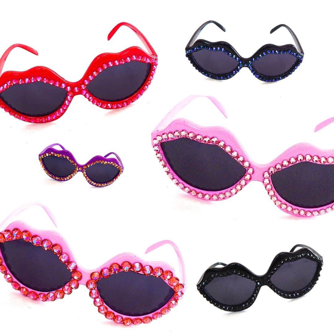 のインスタグラム：「THIS COLLECTION WILL BE DISCONTINUED NOT AVAILABLE WHEN THE NEW SITE LAUNCHES GET IT WHILE YOU STILL CAN! #HOTLIPS 👄💋👅💘❤💓💕💖💗#sunglasses #EYEWEAR #shades #MADEBYME MADE WITH @SWAROVSKI #SWAROVSKI @gasolineglamour ART #FASHION STYLE #JEWELRY #EYEWEAR #CANDLES #PERFUME #SKINCARE #CLEANBEAUTY EMPIRE #IDONTQUIT #BURYYOURDOUBTS #OFTENIMITATEDNEVERDUPLICATED #WOMAN FIGHTER #THEONLYLAWISSURVIVAL #PLAYFORBLOOD #IDONTMESSAROUNDNEITHERSHOULDYOU  #GASOLINEGLAMOUR  #GASOLINEKITCHEN #GASOLINEGARDEN  #GASOLINECANDLES #GASOLINEPERFUME  #GASOLINESKIN  #SCORPIONQUEEN #SCORPIONGOD  #SCORPIONPOWER #SCORIONRISING USE CODE GASOLINE39 FOR 39% OFF YOUR ENTIRE RETAIL ORDER. 🦂🖤👑♠️💎」