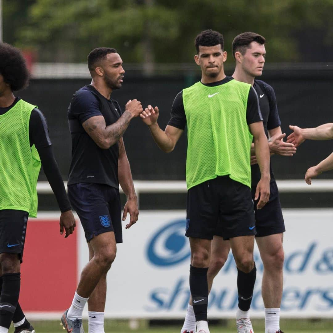 AFCボーンマスさんのインスタグラム写真 - (AFCボーンマスInstagram)「Tournament prep with @england well and truly underway 🤜🤛 #nationsleague #u21euro #afcb 🍒」5月29日 23時56分 - afcb