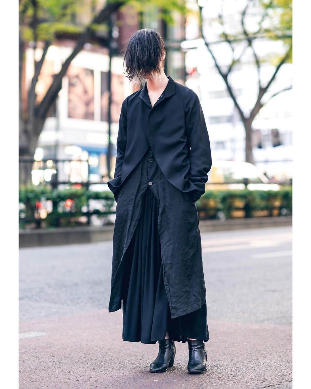Harajuku Japanさんのインスタグラム写真 - (Harajuku JapanInstagram)「20-year-old Japanese college student A (@avil_sibainu) on the street in Harajuku wearing a monochrome minimalist style with a shirt jacket by Marc Le Bihan over a long dress shirt, a vintage maxi skirt, and ankle boots.」5月29日 23時59分 - tokyofashion