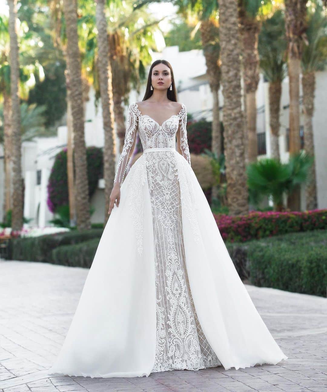 Wedding Lifeのインスタグラム：「1,2,3,4,5,6?😍 Dream gowns by @oksana_mukha_official .  Ladies go check them out and follow them for loads more stunning dresses!💕 .  @oksana_mukha_official @oksana_mukha_official @oksana_mukha_official ____________________ oksana-mukha.com」