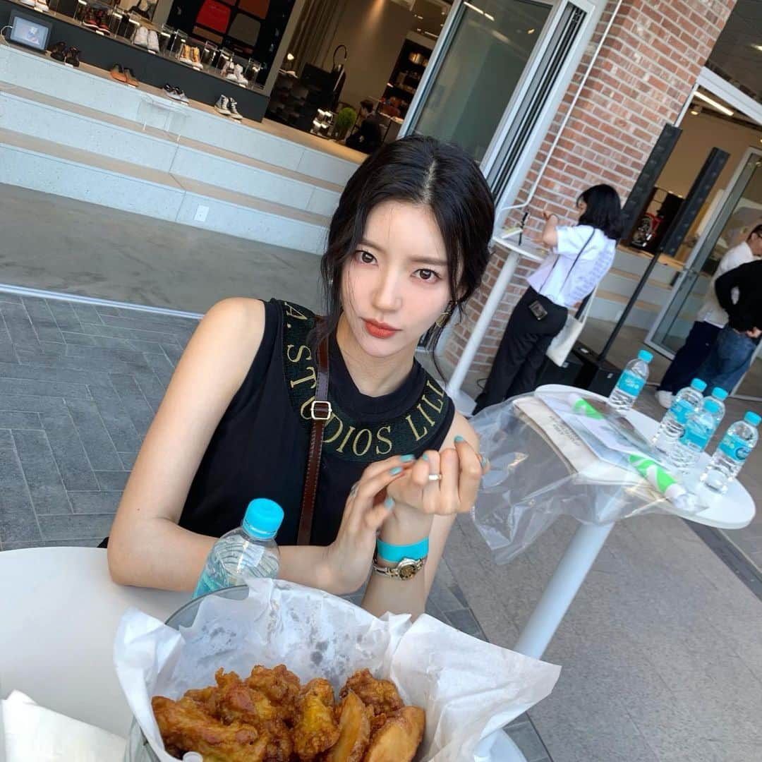 ziyooniさんのインスタグラム写真 - (ziyooniInstagram)「여름 🥦 옳지」5月30日 0時05分 - ziyooni