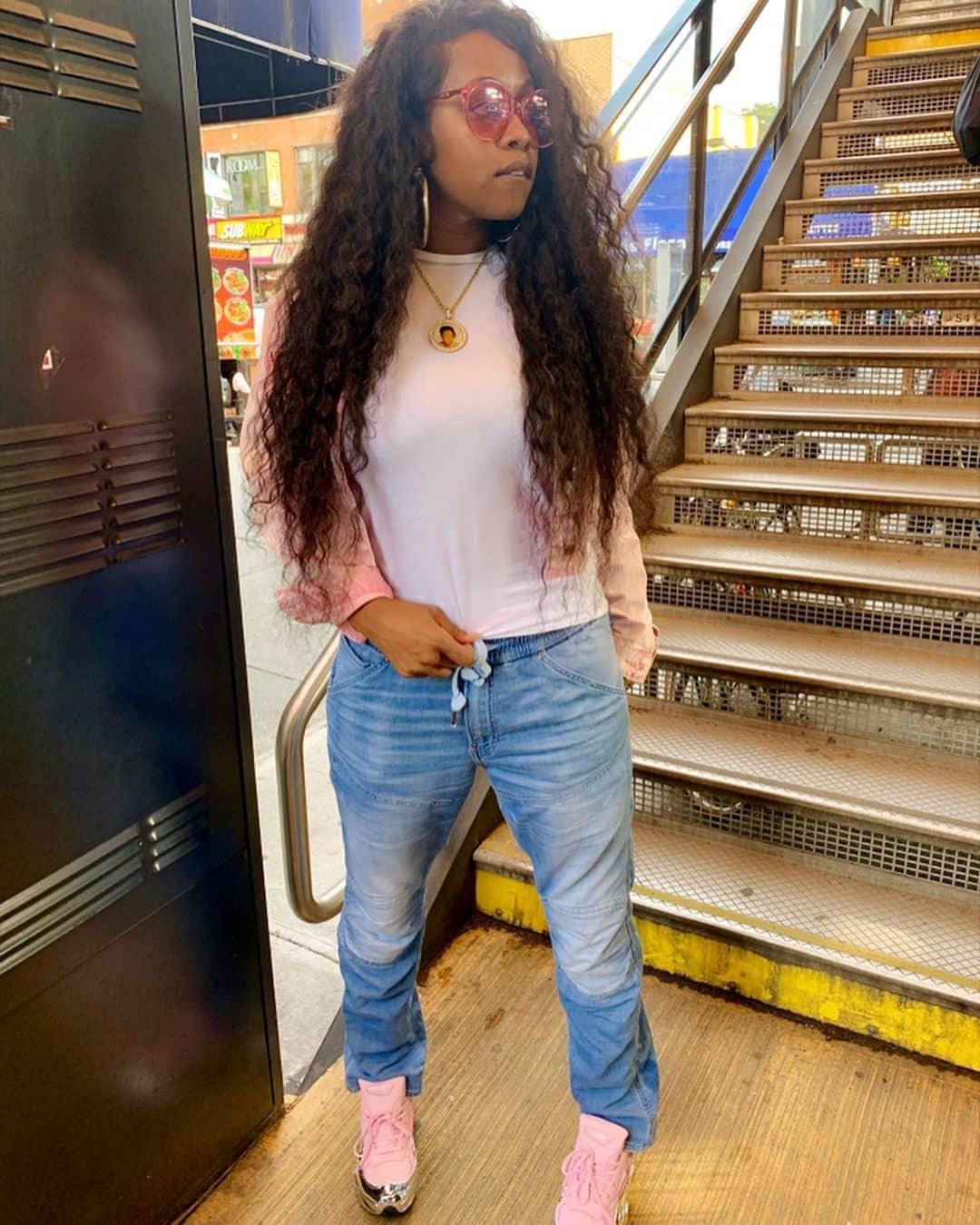 レミー・マーのインスタグラム：「Standing at the train station that I used to take damn near everyday of my life when I was a teenager had me thinking... I haven’t taken the train in almost 20 years. I’ve been through, overcome, and accomplished so much in my life. I’m so blessed🙏🏽 I’m so thankful. I can only imagine what the future holds.  Sidebar: I always get emotional around my birthday😏#GeminiGang 😈 #RemyMa」