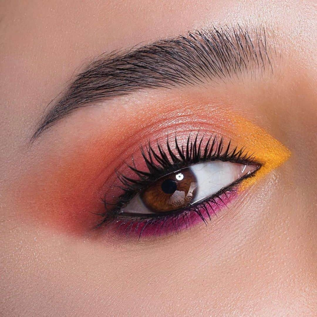 Maybelline New Yorkさんのインスタグラム写真 - (Maybelline New YorkInstagram)「Makeup artist @alpkavasoglu created this 🔥 festival look on @iremcalhan using the #lemonadecraze palette, #superstaymatteink in 'heroine' and 'artist', #masterchrome in 'molten rose gold', tattoo liner in 'deep onyx' and #lashsensational mascara. #regram @makyajsehirde 🇹🇷 #mnyitlook #mnyliner」5月30日 0時39分 - maybelline