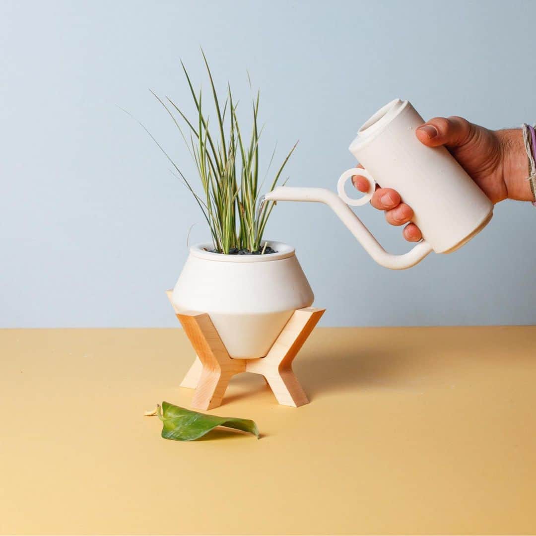 Design Milkさんのインスタグラム写真 - (Design MilkInstagram)「Buffalo, New York-based industrial designer @marcusisntcool took something he had observed – people watering their houseplants with things other than watering cans – and created a solution. Meet Watering + Can. \\\ designmilk.com」5月30日 0時45分 - designmilk